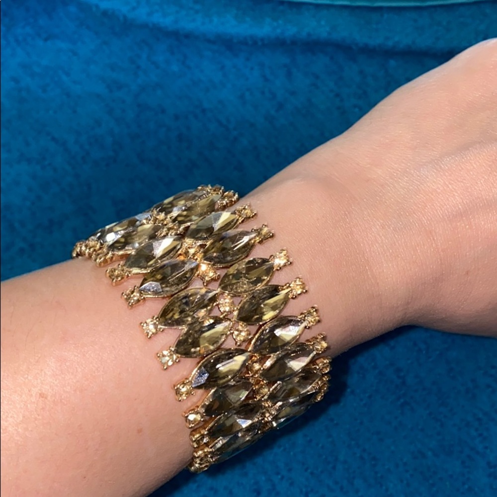 Beautiful Rhinestone Bracelet - Picture 2 of 2